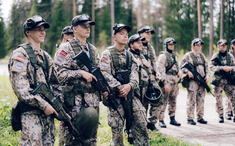 Valsts aizsardzības mācību pagājušajā mācību gadā apguvuši aptuveni 26 000 izglītojamo, šogad plānoti 34 000